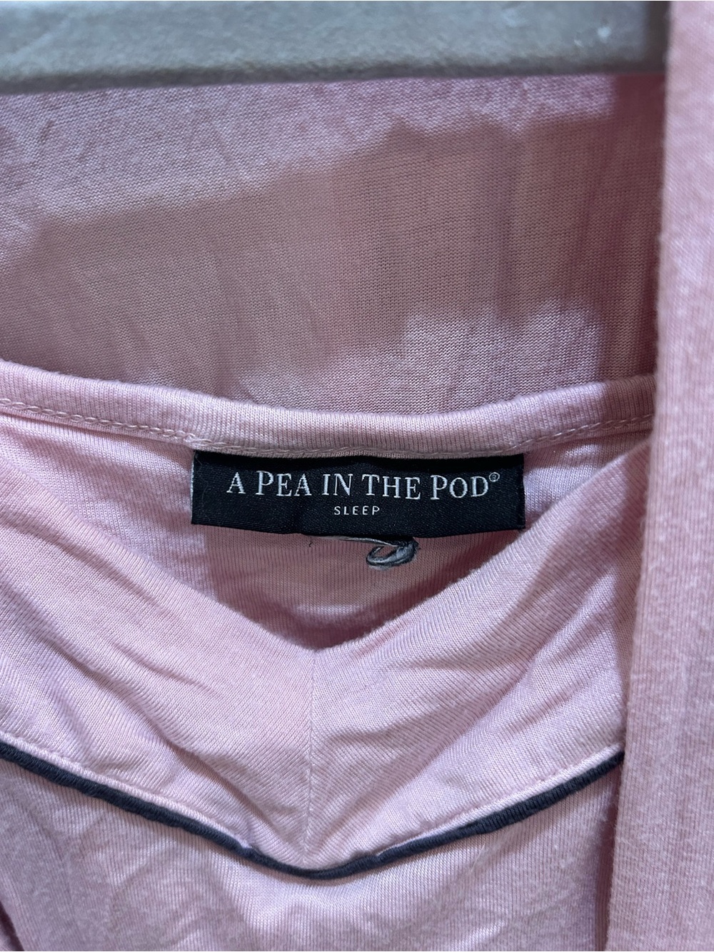 A Pea In The Pod Light Pink Two-Piece Lounge Set With Contrast Trim Euc — image 2 of 3